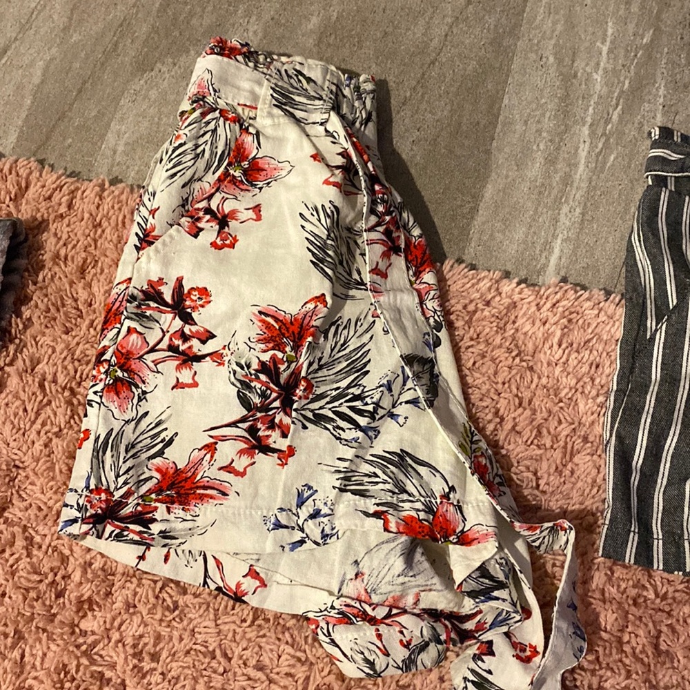 tie shorts